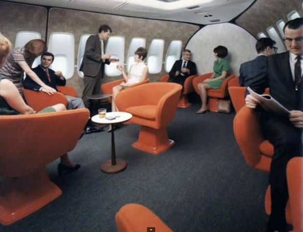 Στο-εσωτερικό-ενός-αεροπλάνου-το-1970-07