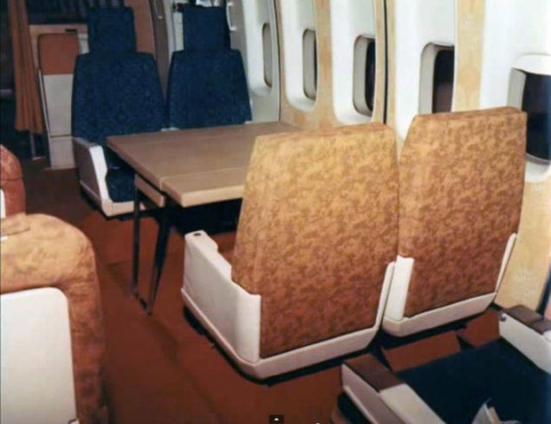 Στο-εσωτερικό-ενός-αεροπλάνου-το-1970-10